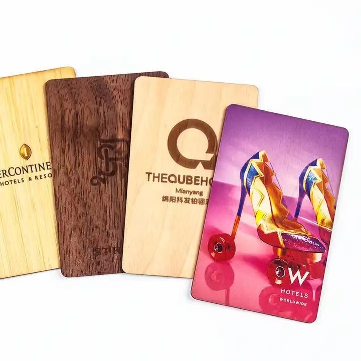 Carte d'accès personnalisée CR80 NFC RFID en bois et bambou pour hôtel