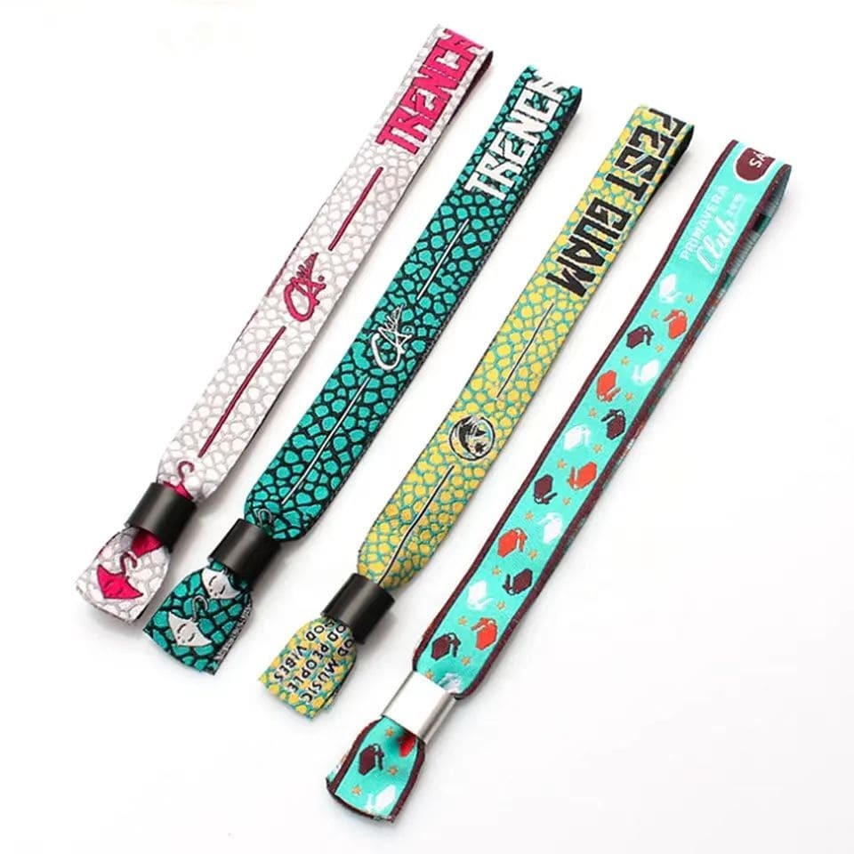 Bracelet en plastique réglable et écologique, tissé sur mesure pour fêtes et vacances