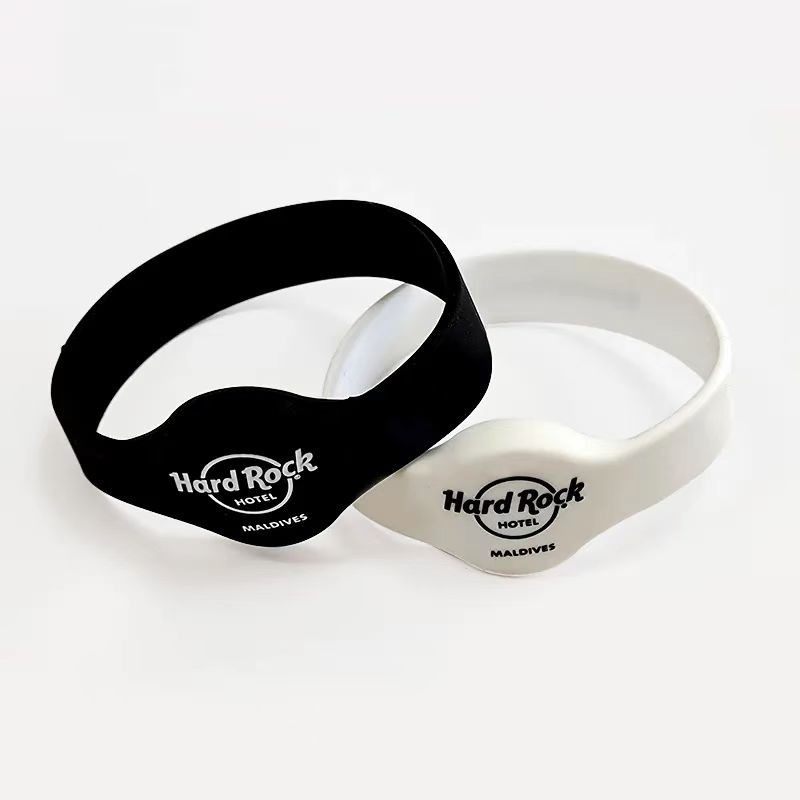 Bracelet en silicone avec logo personnalisé pour cadeaux promotionnels et commerciaux