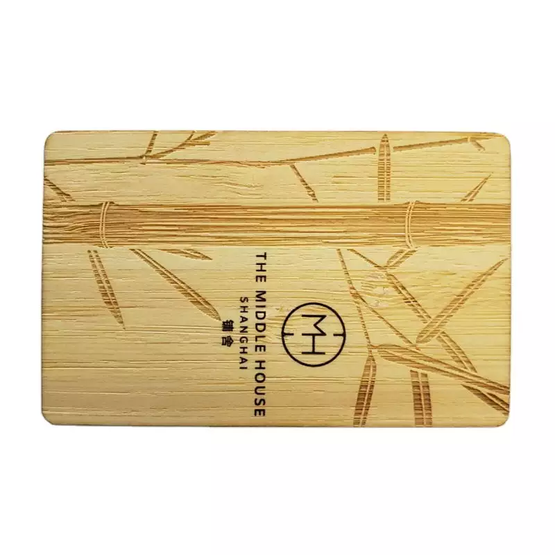 Carte-clé RFID en bambou et bois à puce intelligente en gros pour hôtel