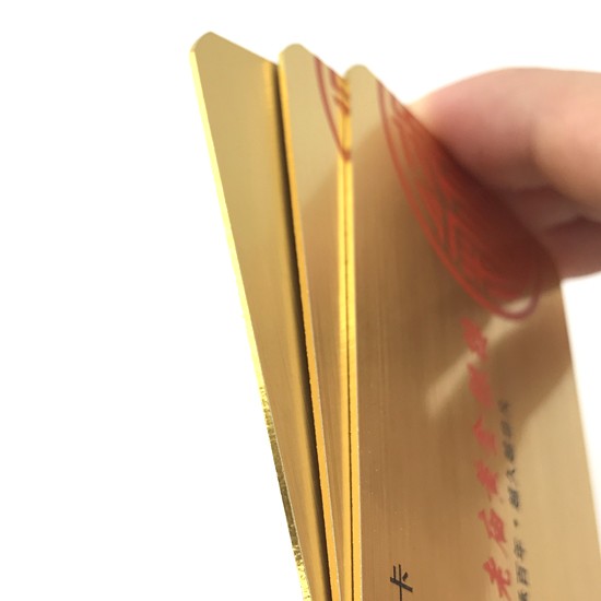 Carte de membre VIP imprimée avec bordure dorée et marquage à chaud