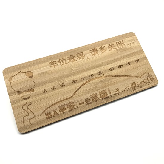 Étiquette d'entreprise en bois gravée écologique et personnalisée