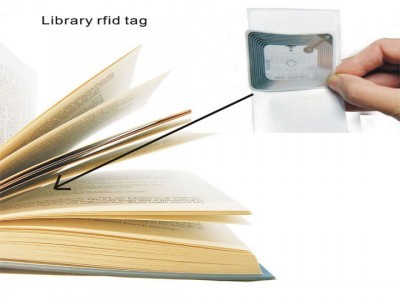Étiquette de bibliothèque RFID ISO15693 ICODE SLIX imprimée personnalisée avec autocollant adhésif 3M