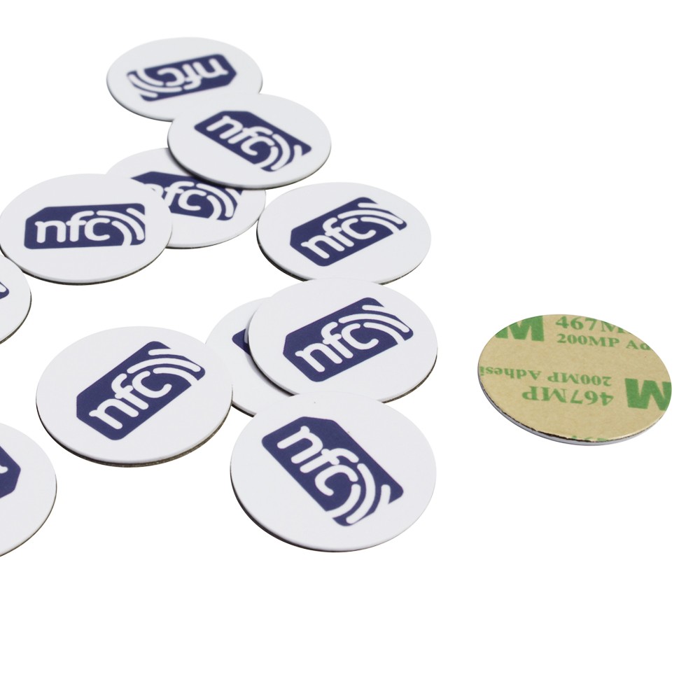 Étiquette adhésive HF anti-métal NFC en PVC rigide pour pièce de monnaie