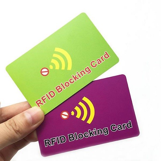 Carte de blocage RFID pour la protection des cartes bancaires