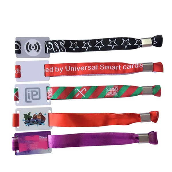 Bracelet RFID NFC en tissu tissé 13,56 MHz avec impression personnalisée pour billets de festival