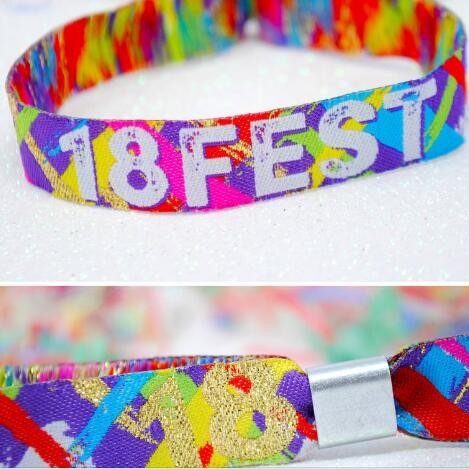 Bracelets de fête pour le 18e anniversaire