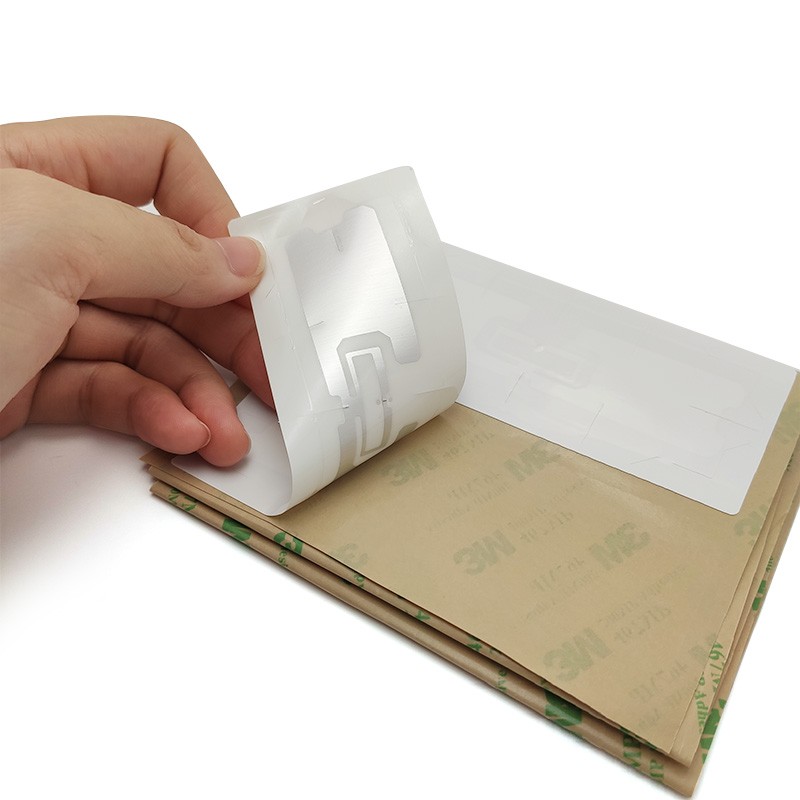 Étiquette autocollante RFID UHF anti-arrachement pour pare-brise de véhicule 860-960 MHz