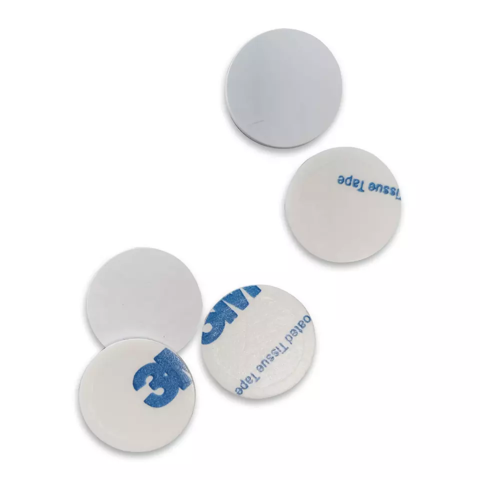 Étiquette de pièce de monnaie en PVC RFID de taille personnalisée 860-960 MHz 13,56 MHz Carte de pièce de monnaie RFID 125 kHz