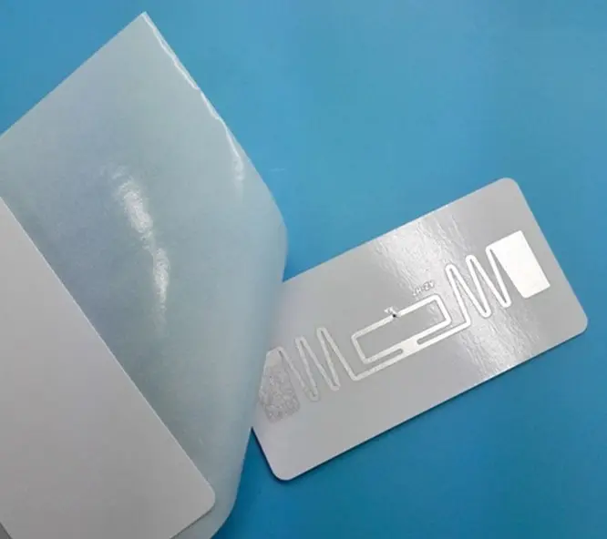 Étiquette RFID UHF étanche pour pare-brise de voiture