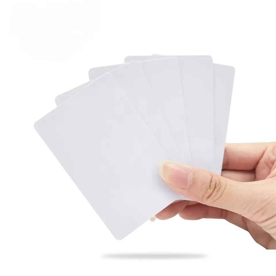 Carte vierge NFC 13,56 MHz RFID Ntag213/Ntag215/Ntag216, carte PVC blanche réinscriptible à puce