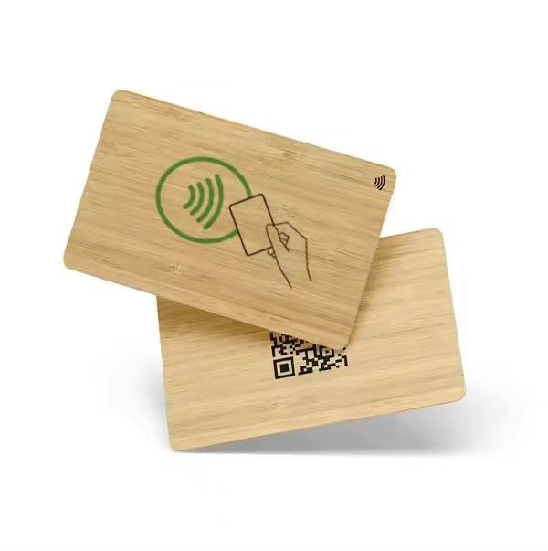 Carte d'accès personnalisée CR80 NFC RFID en bois de bambou pour hôtel