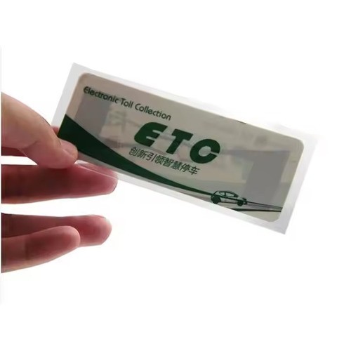 Autocollant RFID UHF longue portée pour pare-brise pour contrôle d'accès véhicule