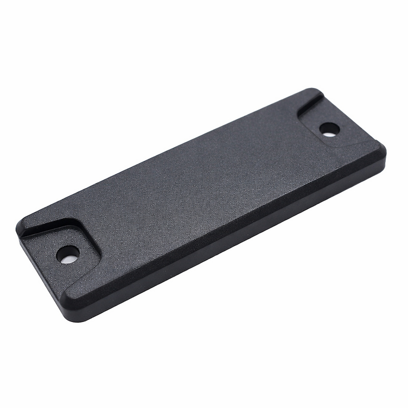 Long range on-metal UHF RFID tag for warehouse tracking