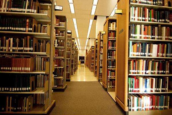 Système intelligent de gestion de bibliothèque de RFID