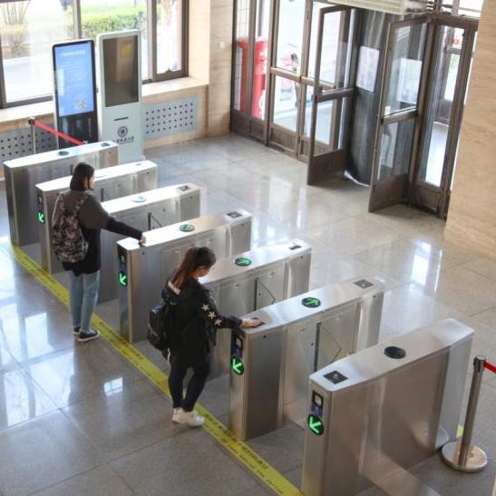 Système de gardien d'entrée en libre-service de bibliothèque universitaire basé sur une carte à puce RFID